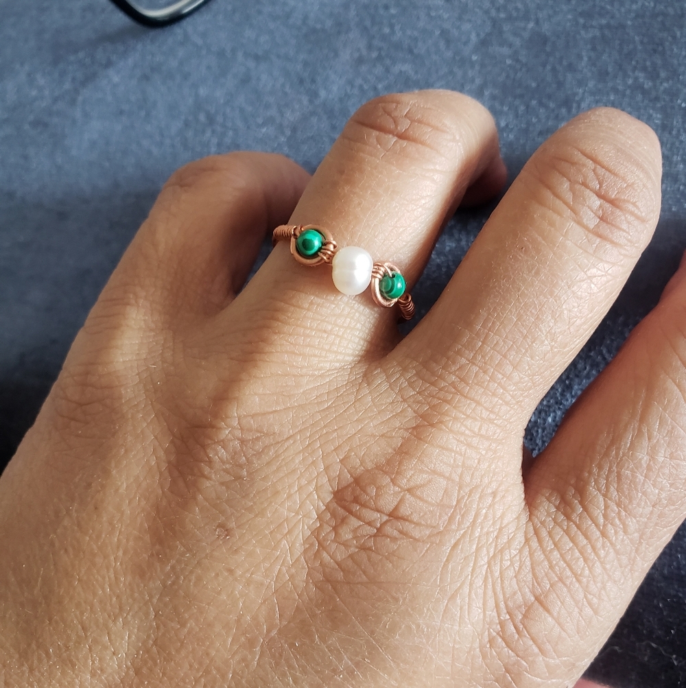 New Minimalist Copper Wire Wrapped Real Pearl And Melachite Beads Ring
